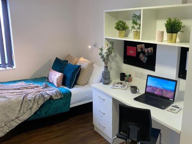 Flat for rent in Calderstones