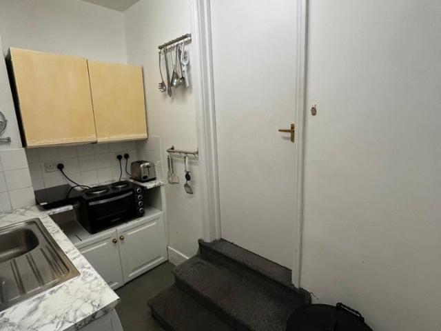 Flat for rent in Tooting Graveney, Greater London