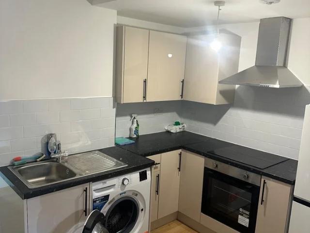 Flat for rent in Chingford Mount, Highams Park