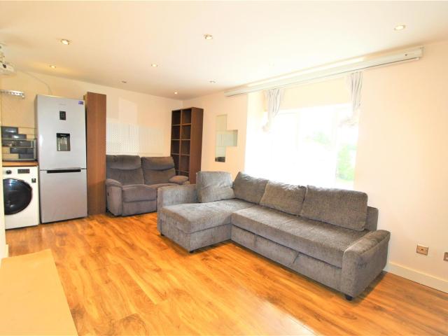Flat for rent in London Borough of Croydon, Greater London