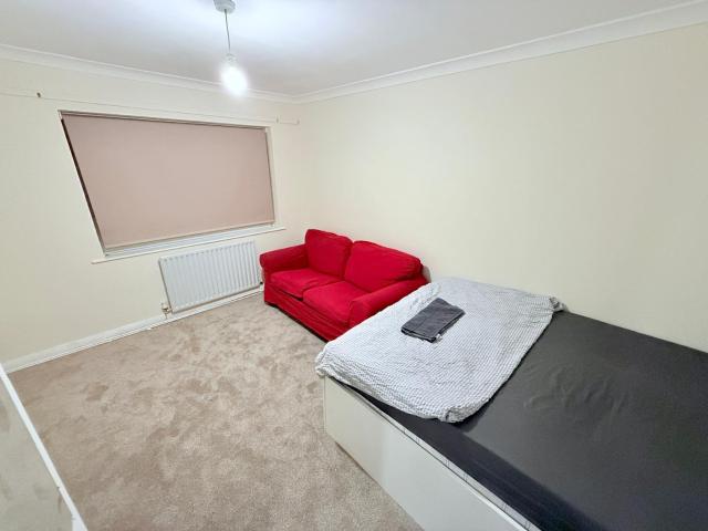 Flat for rent in Chingford, Greater London