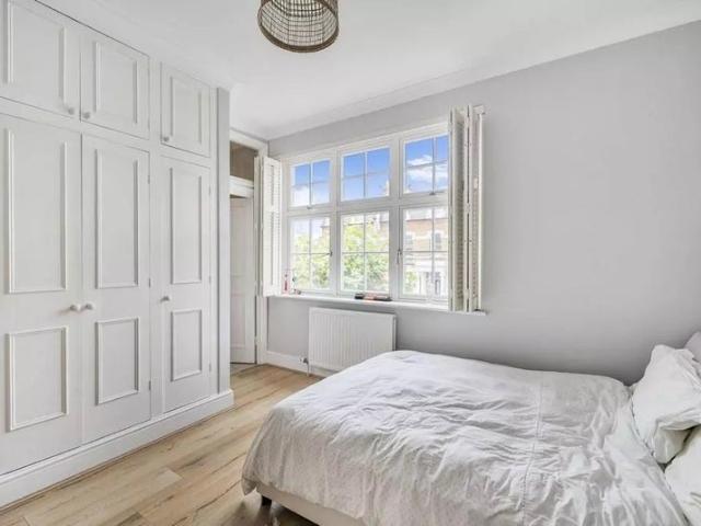 Flat for rent in Hurlingham, Greater London