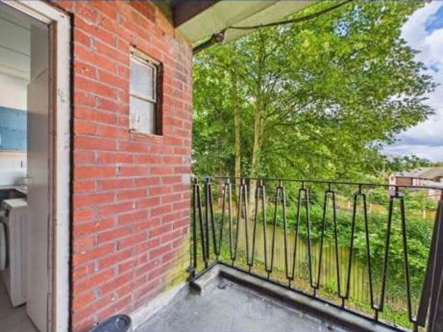 Flat for rent in Burnedge, Greater Manchester