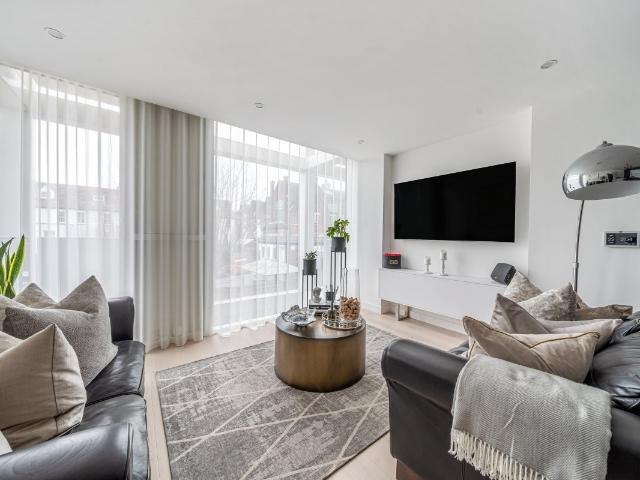 Flat for rent in St Albans, Five Acres