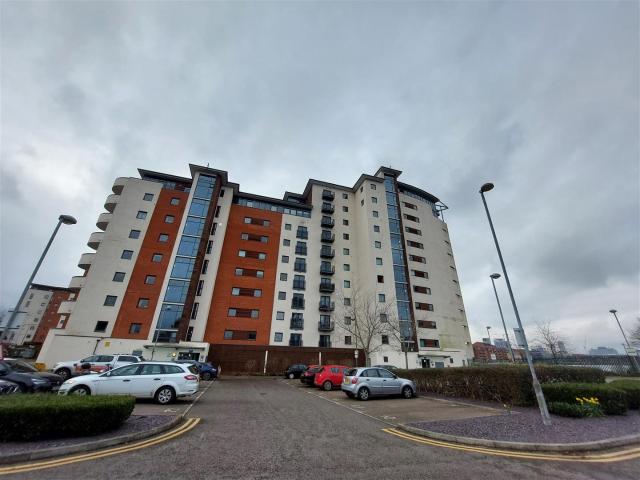 Flat for rent in Cardiff Bay, Falcon Lodge