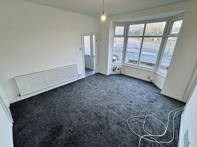 Flat for rent in Dixons Green, West Midlands