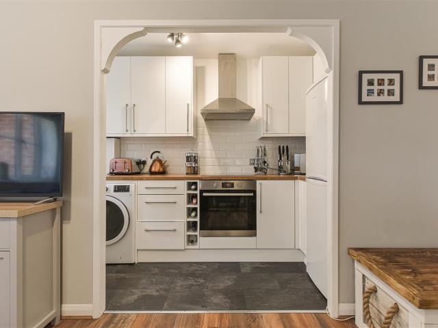 Flat for rent in Red Hill, Surrey