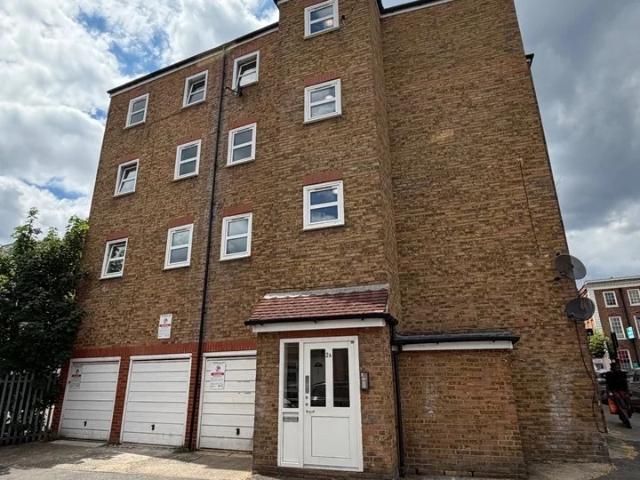 Flat for rent in West Hackney, Greater London