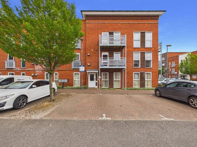 Flat for rent in Maidenhall, Key Street