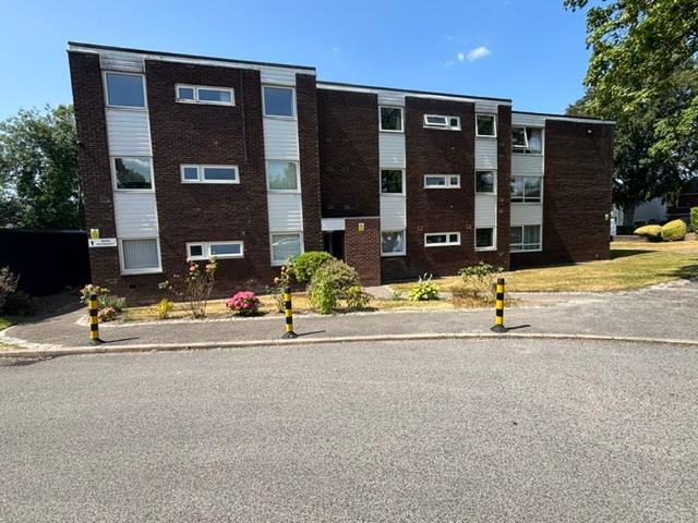 Flat for rent in Gatley, Greater Manchester