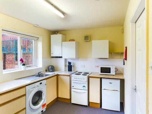 Flat for rent in Charlestown, Salford