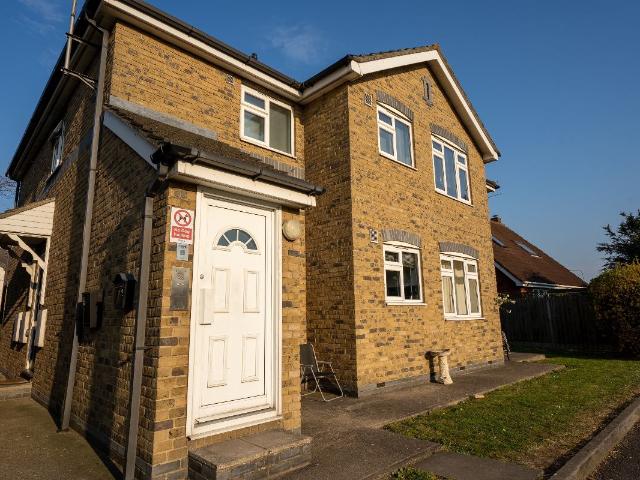 Flat for rent in Winter Gardens, Castle Point