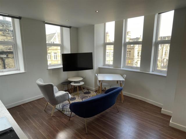Flat for rent in Woolshops, Calderdale