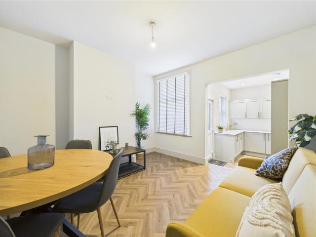 Flat for rent in Elmfield, Leicestershire