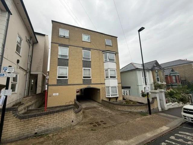 Flat for rent in Weeks, Ryde