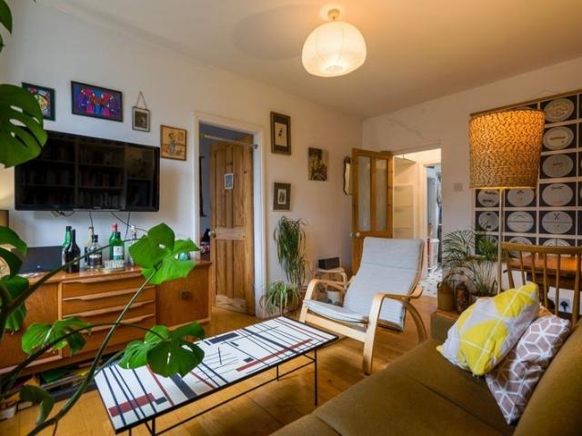 Flat for rent in West Hackney, Greater London