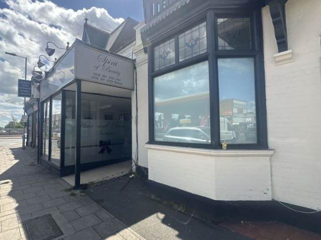 Flat for rent in Hook, Greater London