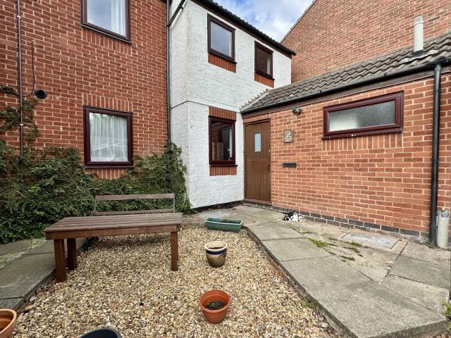 Flat for rent in Elmfield, Leicestershire