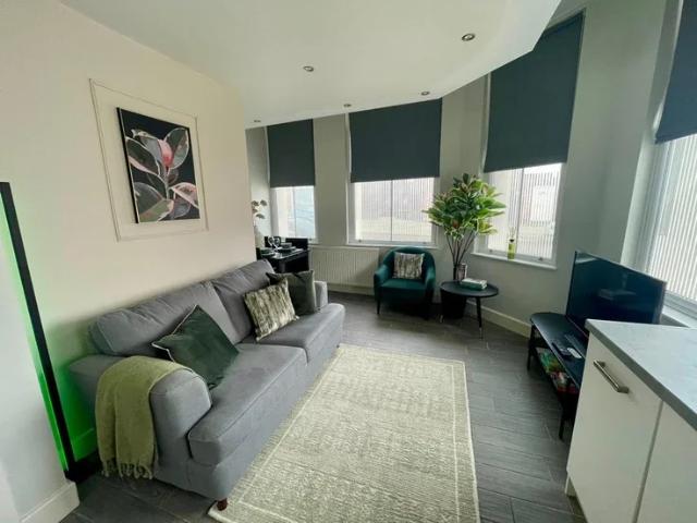 Flat for rent in Woolton, Calderstones
