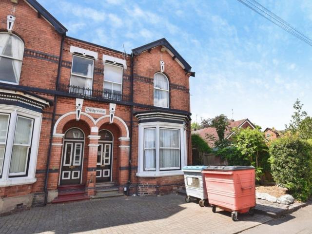 Flat for rent in The Brampton, Staffordshire