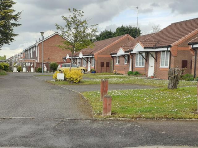 Flat for rent in Aldersley, West Midlands