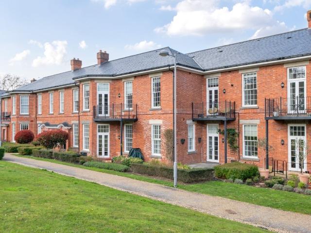 Flat for rent in The Wells, Surrey