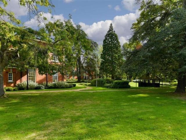 Room for rent in The Wells, Surrey
