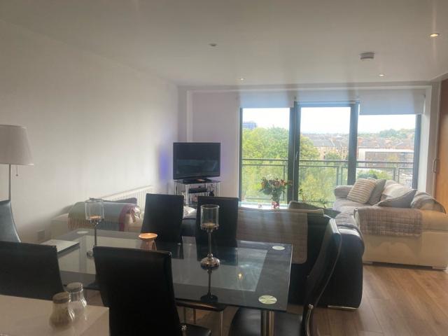 Room for rent in Thornwood, Glasgow