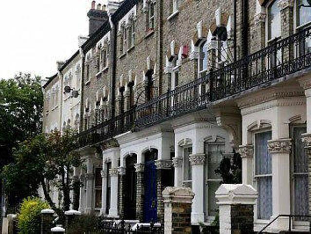 Flat for rent in West Kensington, Greater London