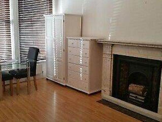 Flat for rent in West Kensington, Greater London