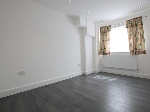 Flat for rent in Dudden Hill, Greater London