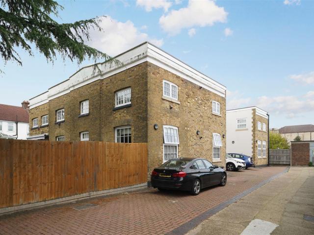 Flat for rent in South Woodford, Greater London