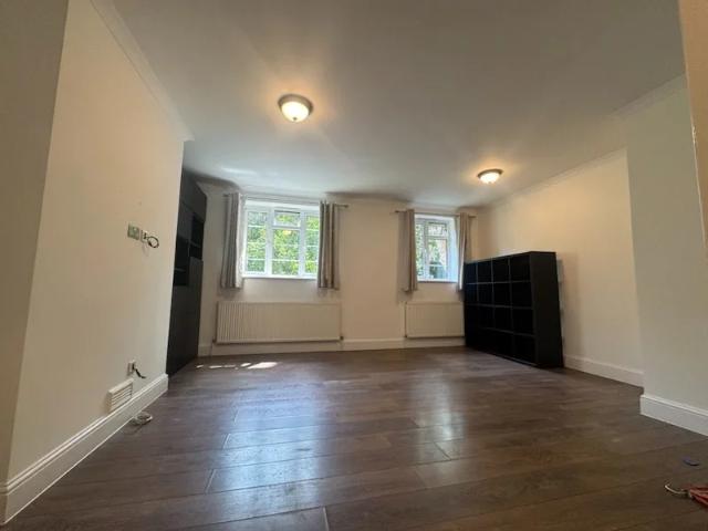 Flat for rent in Surbiton, Greater London
