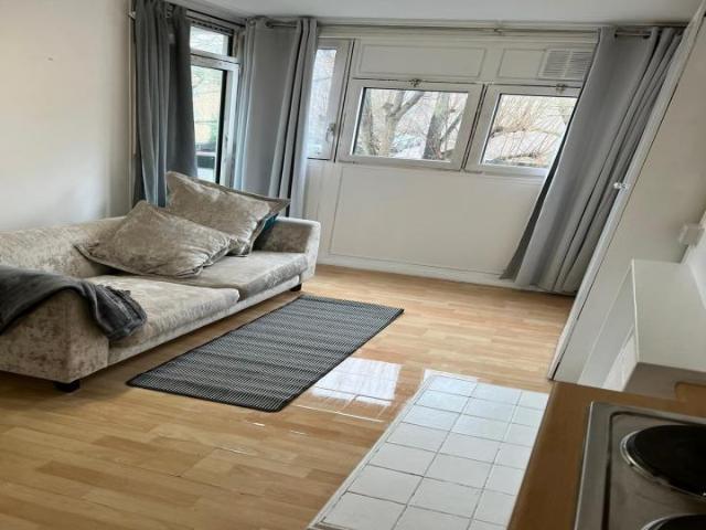 Flat for rent in Isle Of Dogs, Greater London