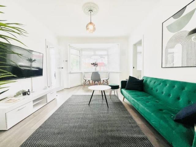 Flat for rent in Ponders End, Greater London