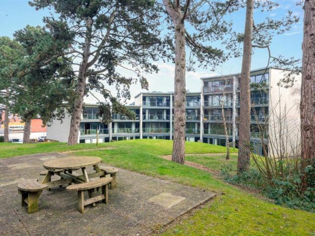 Flat for rent in Golden Valley, Gloucestershire