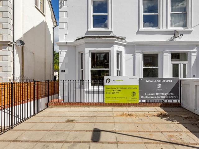Flat for rent in Red Hill, Surrey