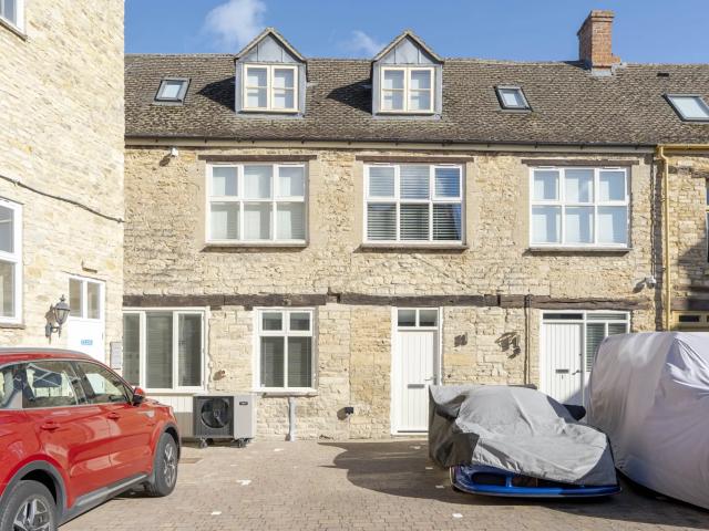 Flat for rent in Cogges, West Oxfordshire