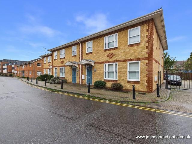 Flat for rent in Row Town, Surrey