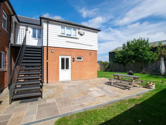 Flat for rent in Piltdown, Cross In Hand