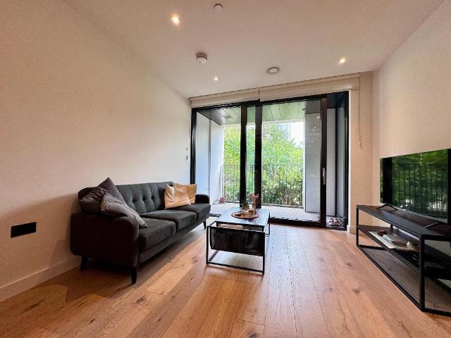 Flat for rent in Lyons, Greater London