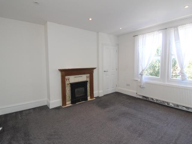 Flat for rent in Aldrington