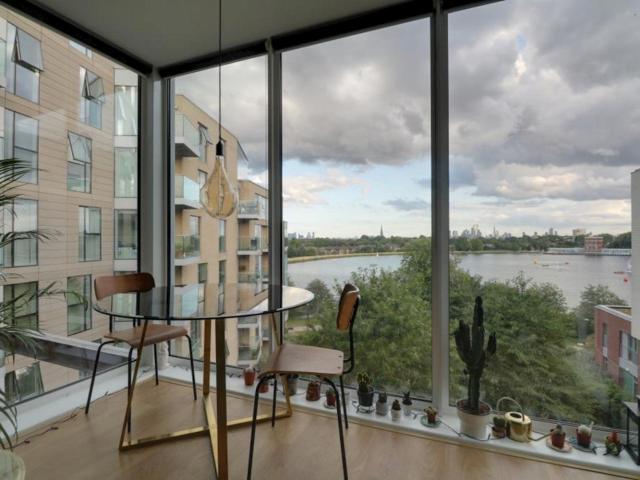 Flat for rent in Stamford Hill, Greater London
