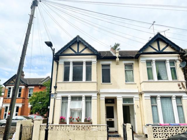 Flat for rent in Southend City Centre Neighbourhood, Alton Barnes