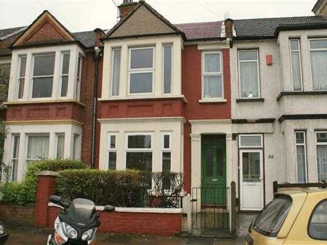 Flat for rent in London Borough of Harrow, Greater London