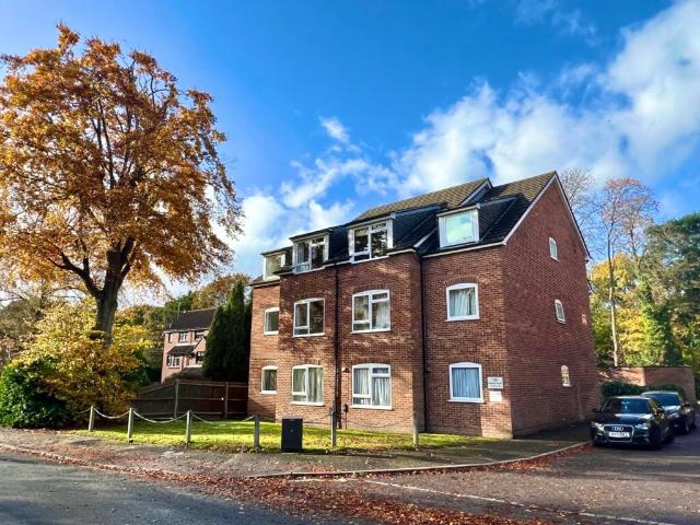 Flat for rent in Camberley, Surrey Heath