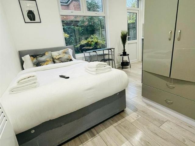 Flat for rent in Dollis Hill, Greater London