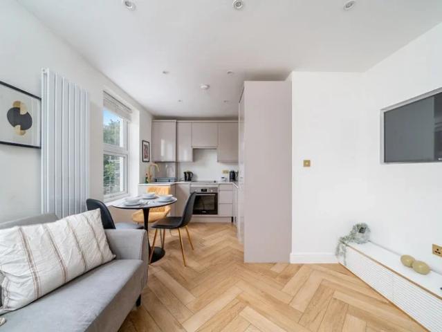 Flat for rent in Gospel Oak, Greater London