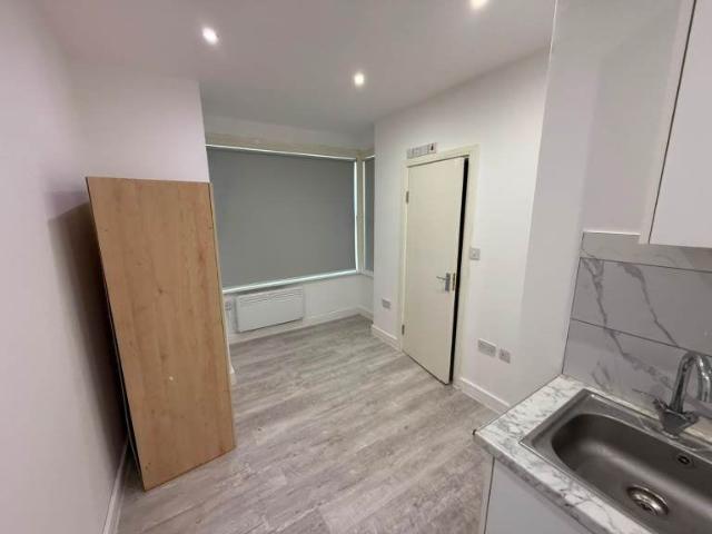 Flat for rent in Harrow Weald, Greater London