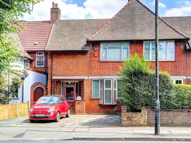 Flat for rent in London Borough of Merton, Greater London
